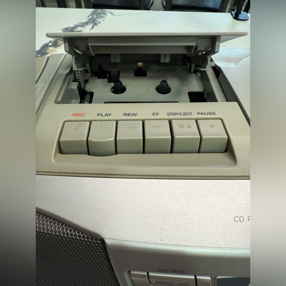 Sony Black and Silver Boombox with CD Player and Radio - Picture 4 of 6